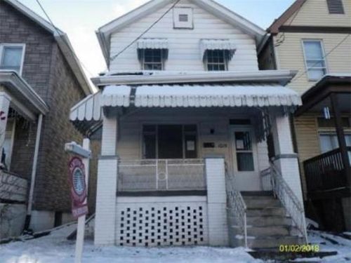 1015 Mckean Ave, North Charleroi, PA 15022-2119