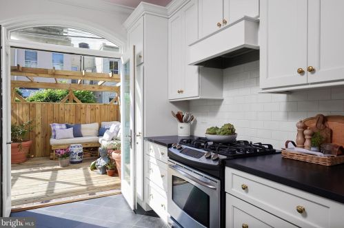 127 Duddington Pl, Washington DC 20003-2610 exterior