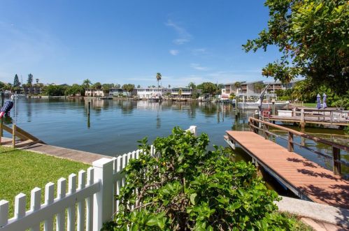 12050 4 St, Saint Petersburg FL  33706-4426 exterior