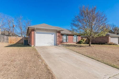 808 Blue Ridge Dr, Burleson, TX 76028-7309
