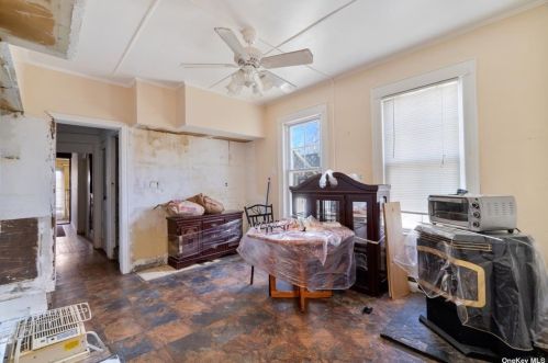 335 Wellwood Ave, North Lindenhurst NY  11757-3341 exterior