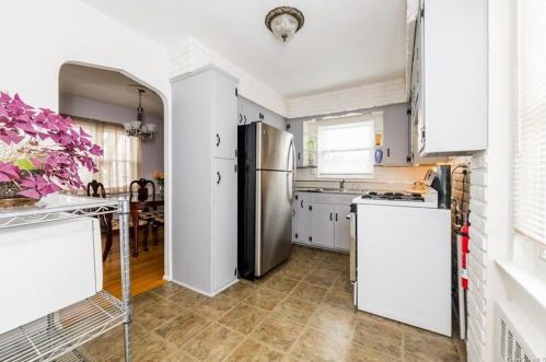 2903 Hering Ave, Bronx, NY 10469-5216