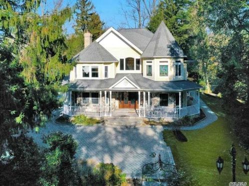 373 Frost Pond Rd, Muttontown, NY 11545-2402