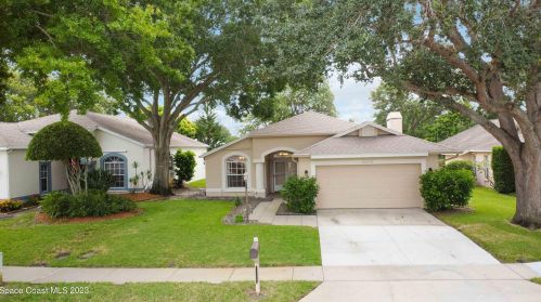 2476 Coral Ridge Cir, Melbourne, FL 32935-3632