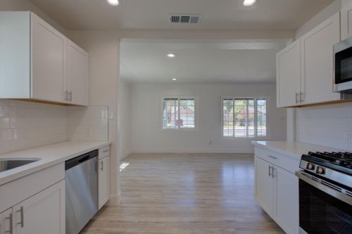 202 Camellia Way, Modesto CA  95354-2817 exterior