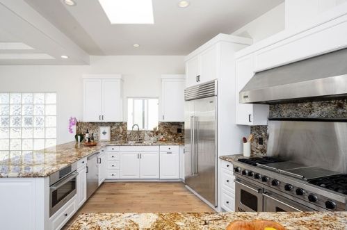 513 Dianthus St, Manhattan Beach CA  90266-6720 exterior