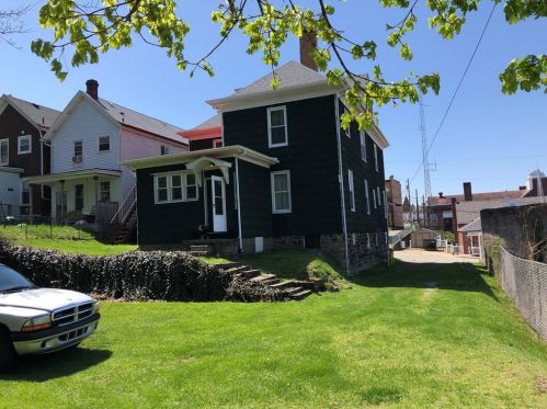 111 Magee Ave, Jeannette, PA 15644-2127