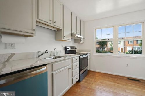 2796 Middlecoff Pl, Falls Church VA  22043-3514 exterior