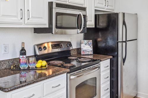 123 Lakeshore Ct, Richmond CA  94804-7422 exterior