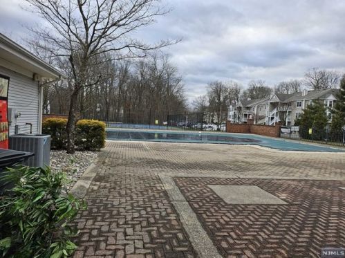 877 Juniper Way, Mahwah NJ  07430-3461 exterior