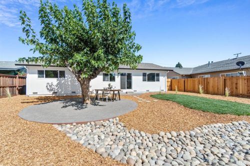 1303 Beachwood Dr, Santa Rosa, CA 95407-7082