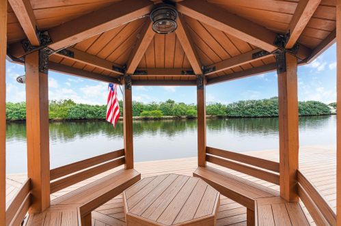 828 Kokomo Key Ln, Delray Beach FL  33483-6027 exterior