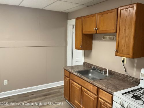 18 Dupont Ave, Pelican Island, NJ 08751-2555