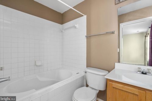 1260 Corbett Pl, Woodbridge VA  22191-1045 exterior