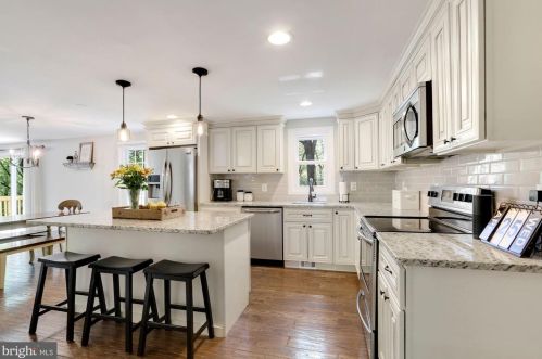 5911 Carters Oak Ct, Springfield, VA 22015-2422