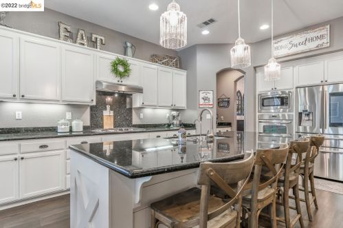 15 Solstice Ct, Oakley CA  94561-1759 exterior