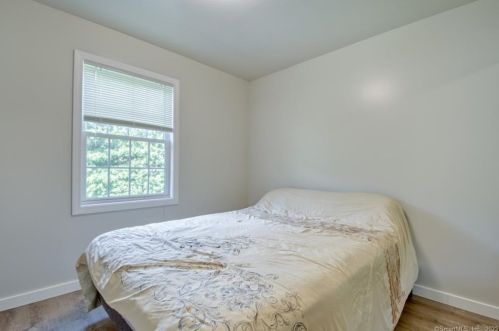 16 Olde Vlg Cir, Wallingford CT 06492-4821 exterior