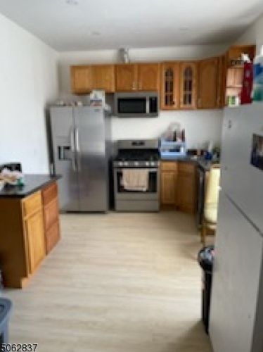 988 Stuyvesant Ave, Irvington, NJ 07111-1101