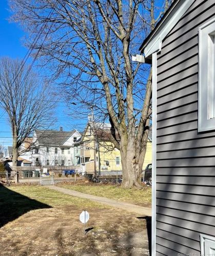 444 Berkshire Ave, Bridgeport CT  06608-1337 exterior