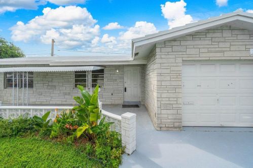 1104 24th St, Boynton Beach, FL 33426-5341