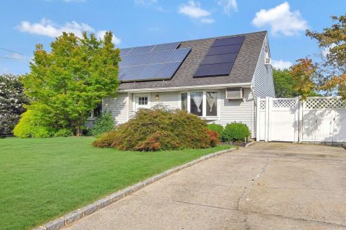 335 Randall Rd, Panamoka, NY 11961-2137