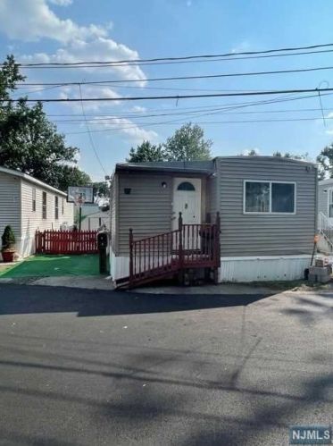 8 3rd St, Moonachie NJ  07074-1840 exterior