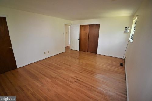 13 Saxony Dr, Riverton NJ  08077-4389 exterior