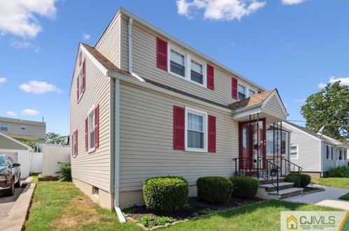 109 Strawberry Hill Ave, Woodbridge, NJ 07095-2629