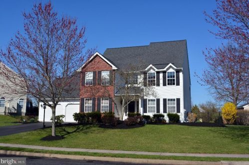 915 Harcourt Ln, Harleysville, PA 19438-1060