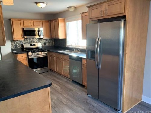 102 Beecher St, Southington, CT 06489-4735