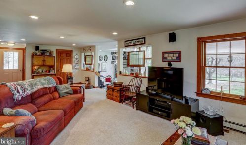 210 Hoernerstown Rd, Hummelstown PA  17036-9503 exterior