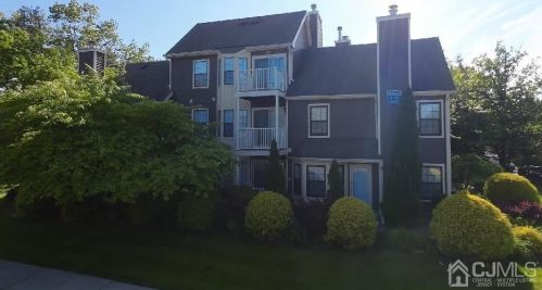 10 Ayres Ct, East Brunswick NJ  08816-1860 exterior