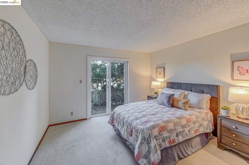 25739 Spring Dr, Hayward CA 94542-1927 exterior