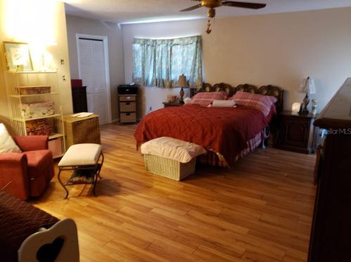 1537 Demens Dr, Saint Petersburg FL  33712-6021 exterior