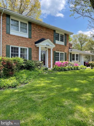 303 Orchard Cir, Hamilton VA  20158-9700 exterior