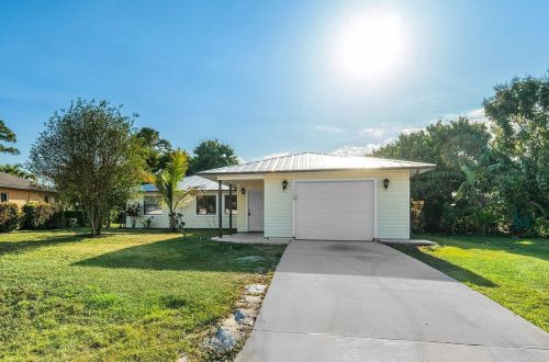 1136 Sandia Dr, Fort Pierce, FL 34983-2695