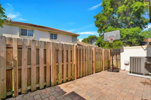 7970 20th St, Hollywood FL  33024-3667 exterior