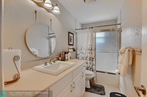 1606 14th Ave, Boynton Beach FL  33426-5809 exterior