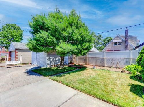 86-33 Winchester Blvd, Jamaica NY  11426-2100 exterior