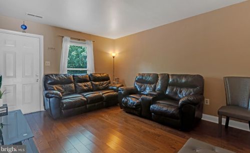 2103 Ferguson Pl, Herndon, VA 20170-4313