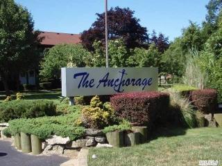 114 Mariners Way, Copiague, NY 11726-5111
