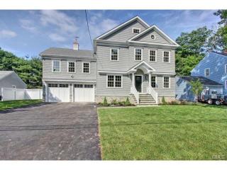 251 Alma Dr, Fairfield, CT 06824-2923