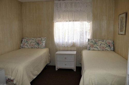 4742 Sandpiper Dr, Saint James City FL  33956-2833 exterior