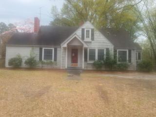 1602 Longwood Dr, Greenville, NC 27858-4543