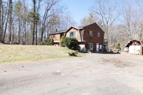 73 Hunt Rd, Kingston, NH 03848-3418
