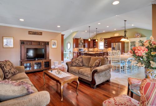 40 Surrey Dr, Center Moriches, NY 11934-2820