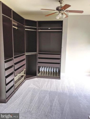 5936 Amber Ridge Rd, Haymarket VA  20169-2620 exterior