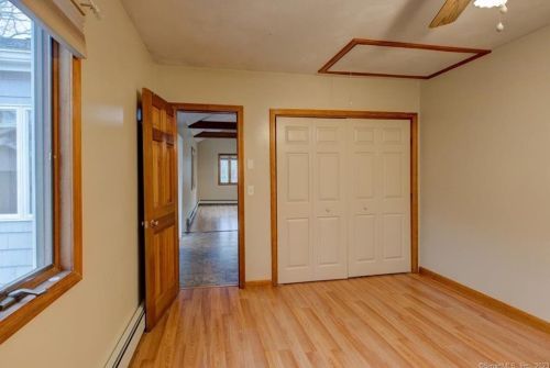 21 Moore Ave, Lyme CT  06371-1216 exterior