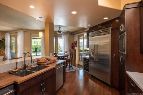 2562 Grandview St, San Diego CA 92110-1031 exterior