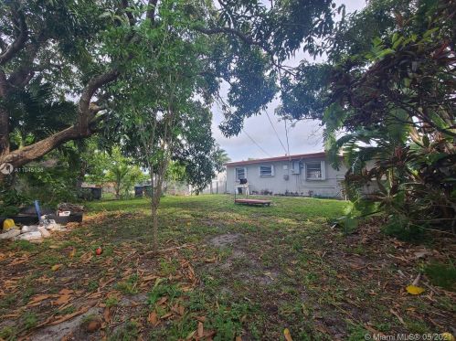 6129 22nd St, Hollywood FL  33023-2924 exterior